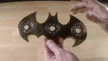 Batman : un ferronnier imagine un Spinner géant en forme de batarang