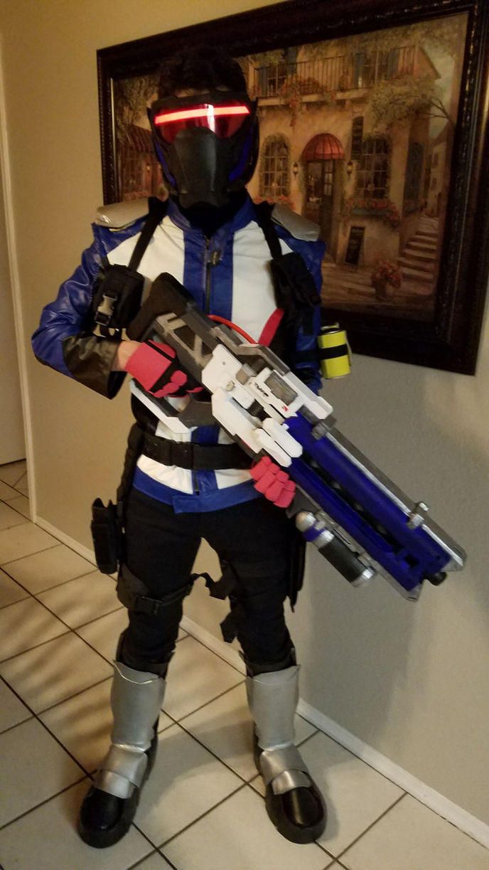 On confisque leurs armes à des cosplayeurs #3