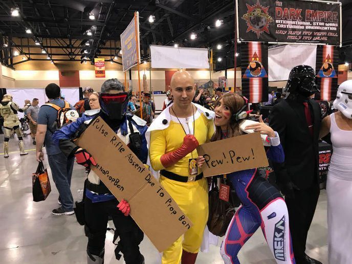 On confisque leurs armes à des cosplayeurs #5