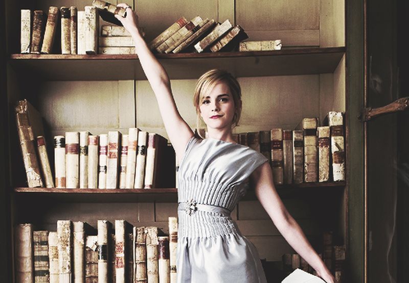 Emma Watson a caché des livres dans Paris