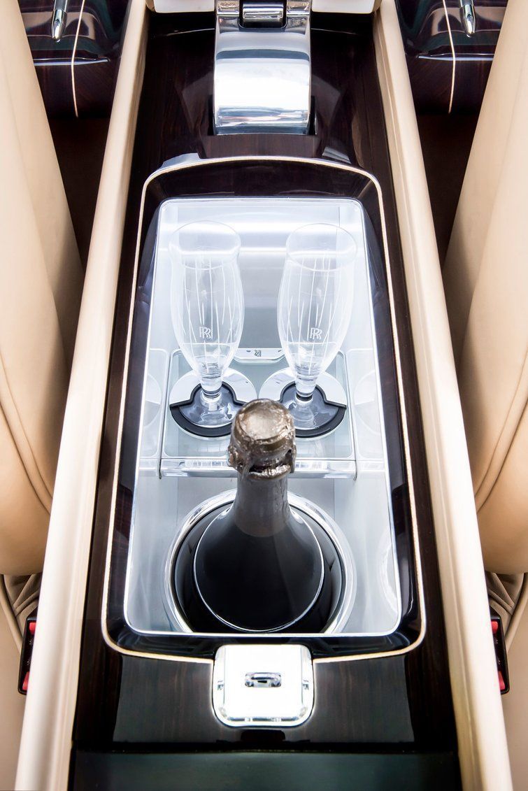 Rolls Royce imagine un modèle à 11 millions de dollars inspiré d’un yacht #4