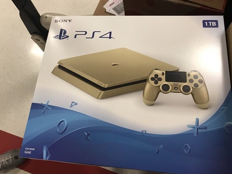 Une Playstation 4 version Or disponible dès le mois de juin #2
