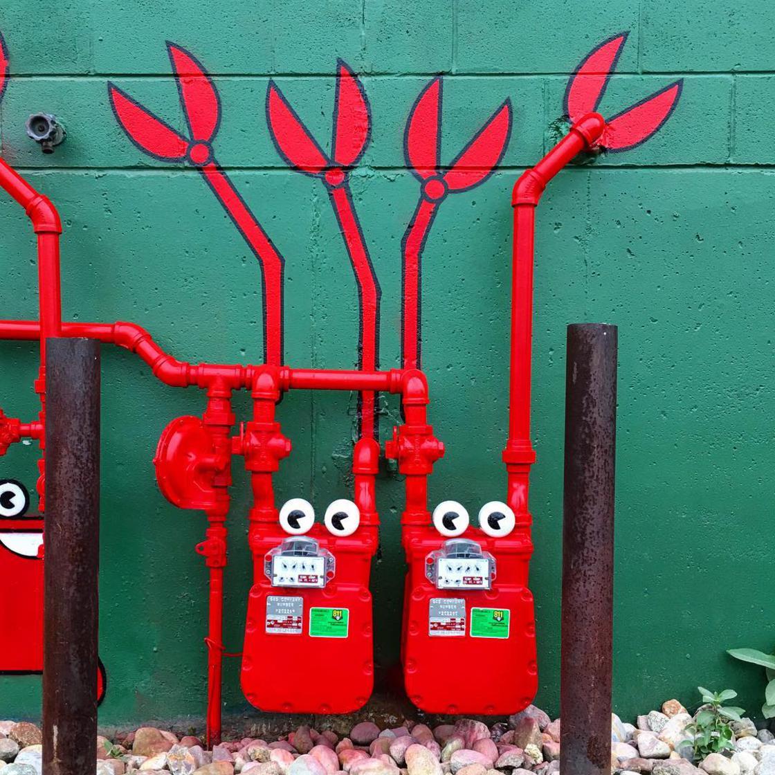 Street art : un artiste utilise le mobilier urbain de New York comme terrain de jeu #8