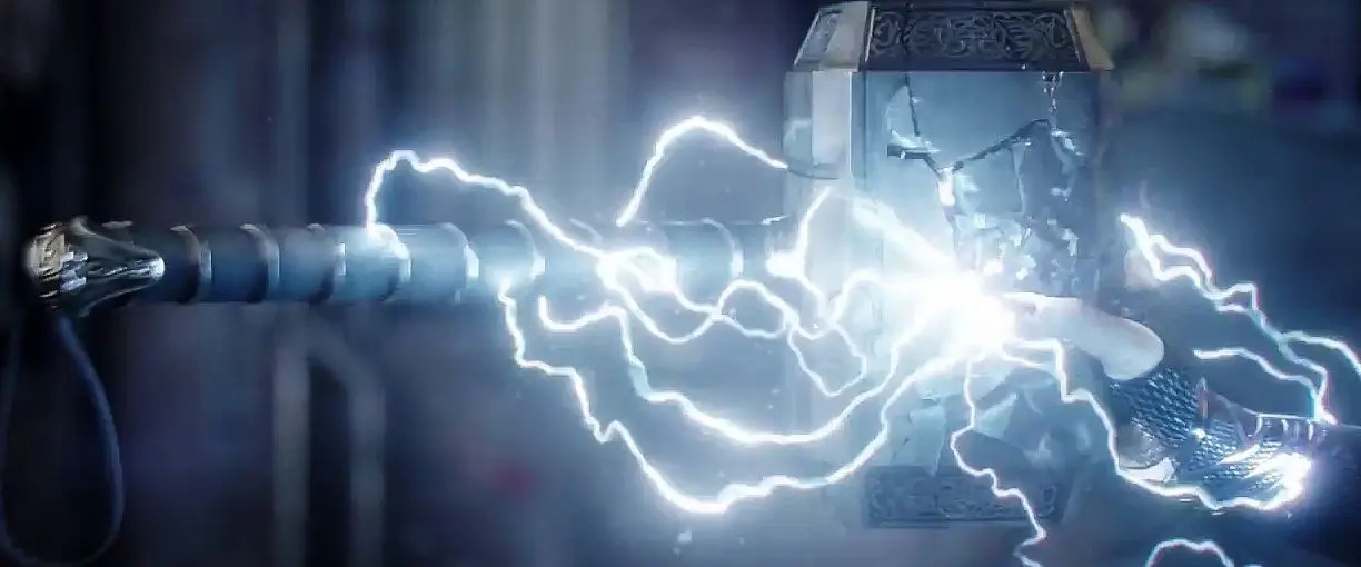 Thor Ragnarok : Mjolnir à déjà été détruit et réparé 6 fois #2
