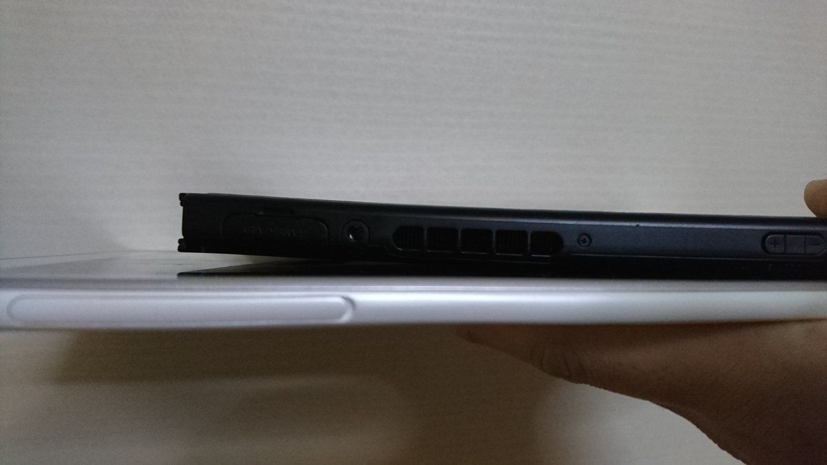 La Nintendo Switch peut se plier dans son dock #2