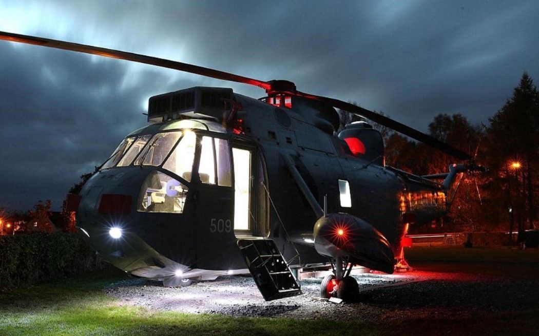 Un hélicoptère de la la Royal Navy converti en chambre d’hôtel #2