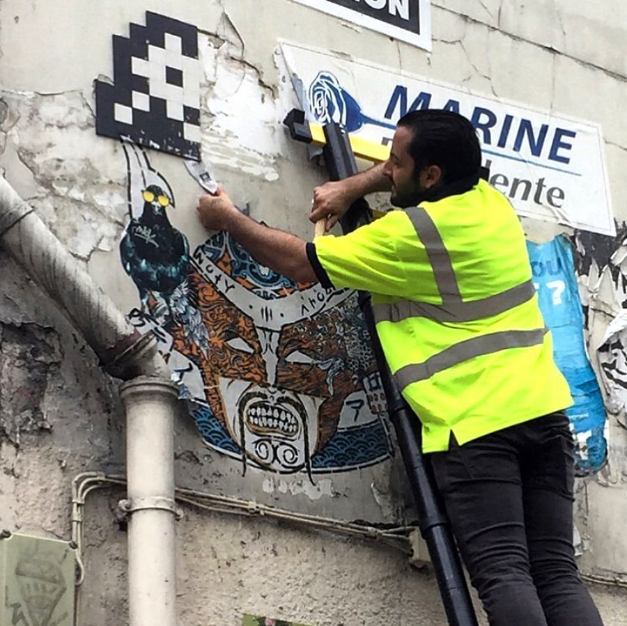 2 faux employés de la ville de Paris ont volé des oeuvres d’Invader #2