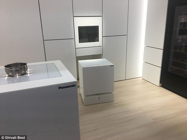 Panasonic Moving Fridge : ce réfrigérateur se déplace quand on l’appelle