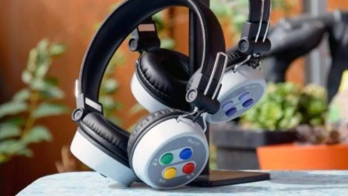 Un casque audio au design de Super Nintendo