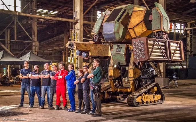 Combat de robots : un mecha américain découpe un robot japonais avec une tronçonneuse géante #5