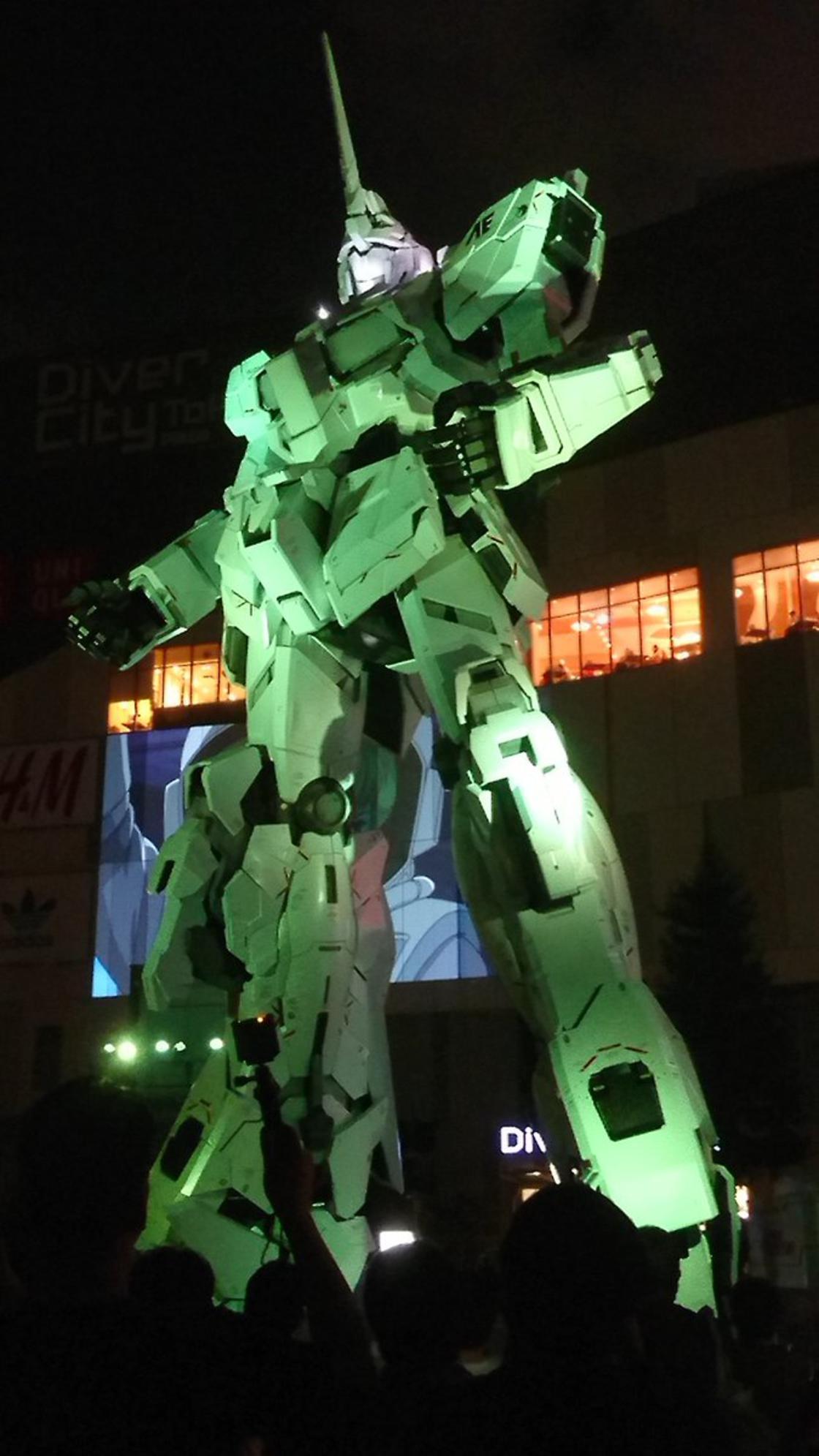 Un Gundam transformable géant fait le show à Tokyo #5