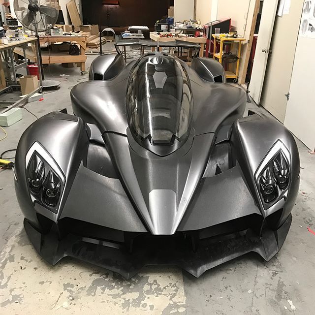 Une hypercar électrique aux faux airs de Batmobile développe 1270 chevaux