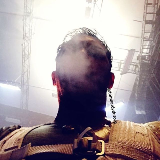 Venom : Tom Hardy tease un bout de son costume