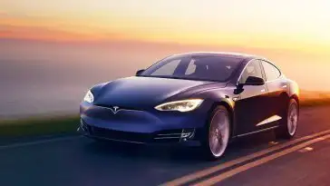 Il construit une vraie Tesla Model S pour seulement 5500 euros