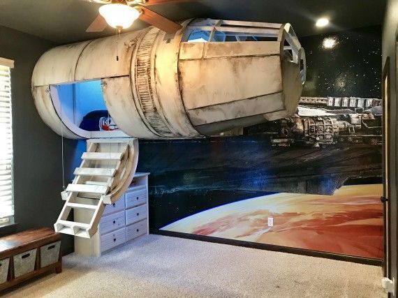 Star Wars : il construit un lit Faucon Millenium pour son fils