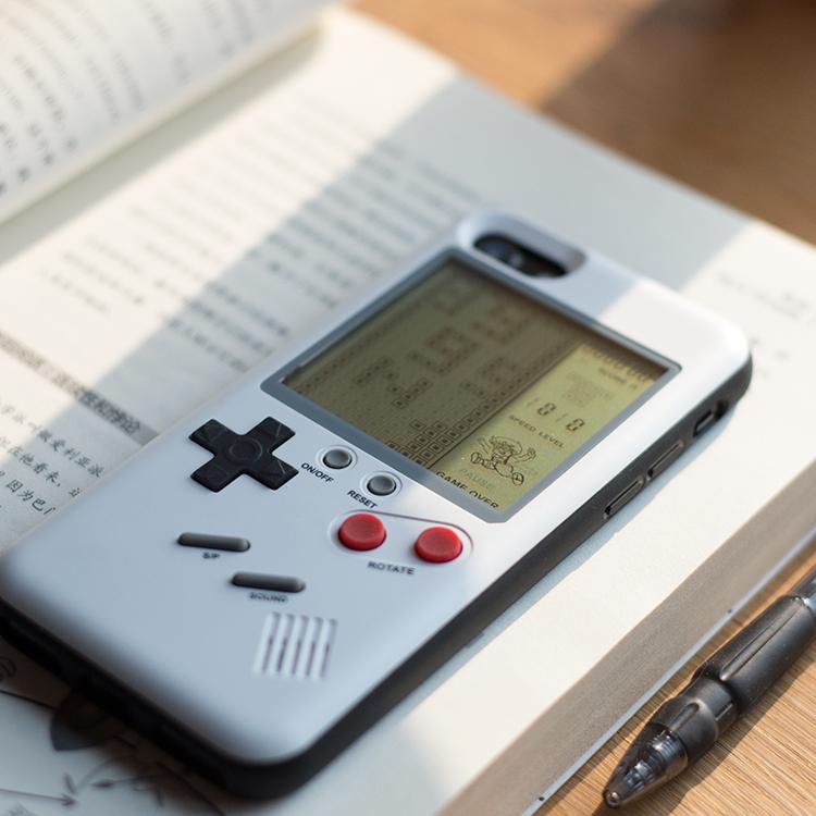 Cette coque transforme votre iPhone en Gameboy