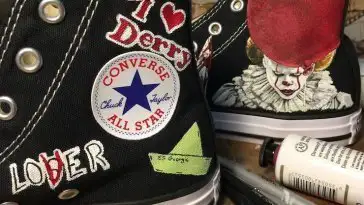 Cette artiste personnalise vos chaussures avec des personnages de films d’horreur