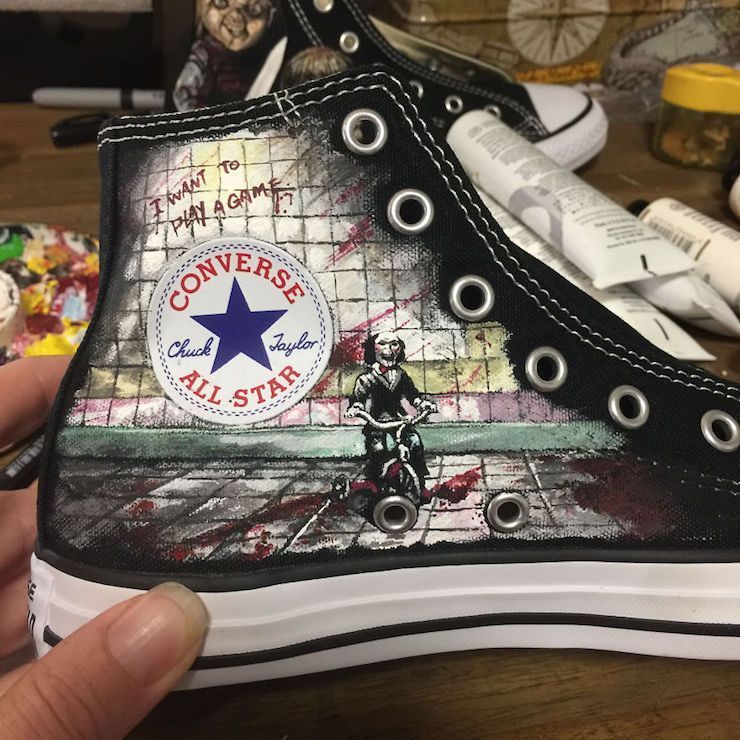 Cette artiste personnalise vos chaussures avec des personnages de films d’horreur #6
