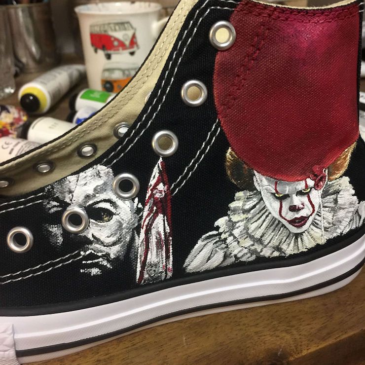 Cette artiste personnalise vos chaussures avec des personnages de films d’horreur #10