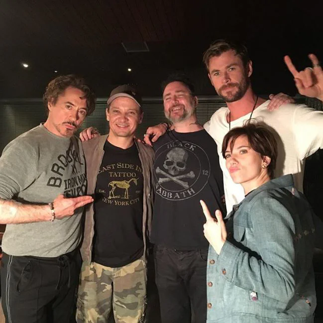 Avengers Infinity War : les acteurs se font tatouer le logo des Avengers pour fêter le succès du film