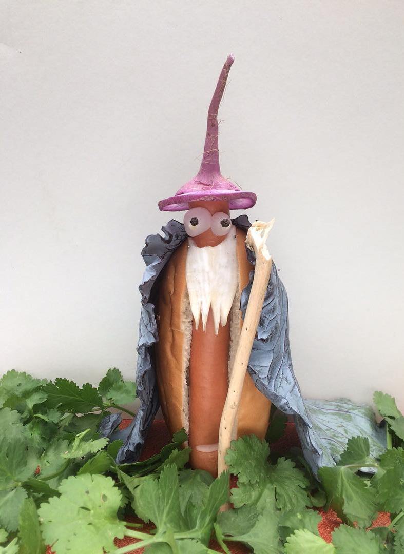 Il reproduit des personnages de la pop culture avec des hot-dogs #9