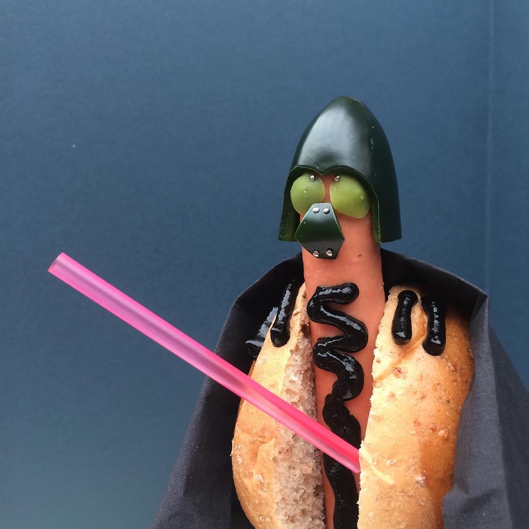 Il reproduit des personnages de la pop culture avec des hot-dogs #2