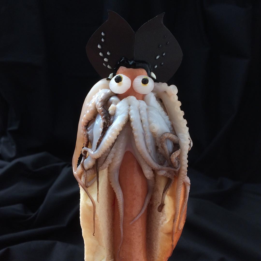 Il reproduit des personnages de la pop culture avec des hot-dogs #10