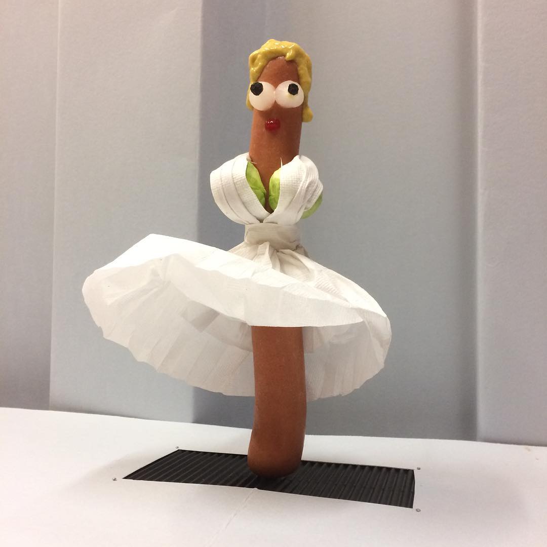Il reproduit des personnages de la pop culture avec des hot-dogs #11
