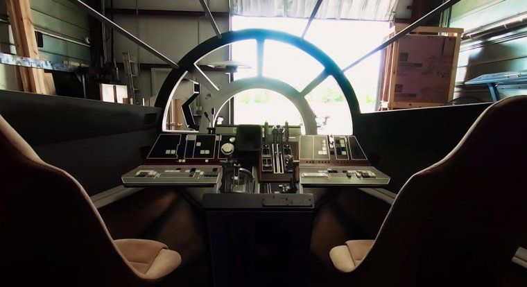 Star Wars : 2 fans fabriquent une réplique du cockpit du Faucon Millenium taille réelle #4