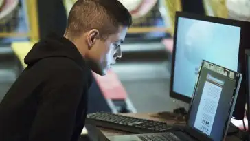 Cyber-attaques : le FBI vous conseille de masquer votre webcam