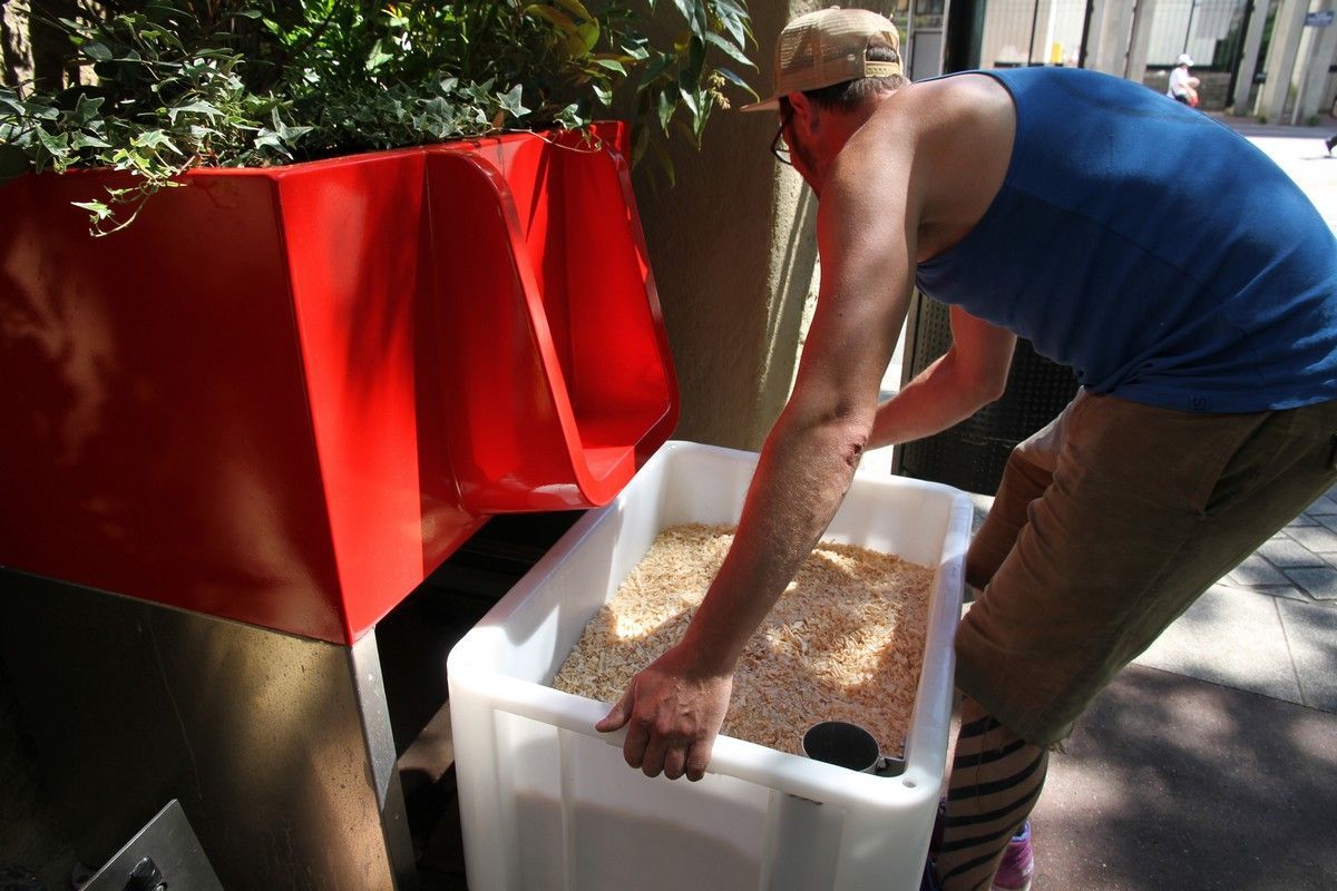 Uritrottoire : les pissotières écologiques fleurissent à Paris #2