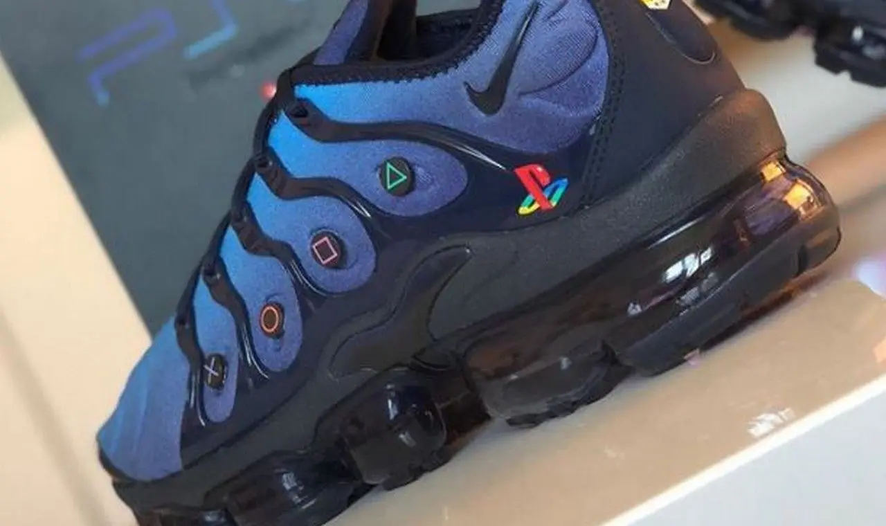 Nike : une paire de baskets aux couleurs de la PlayStation 2