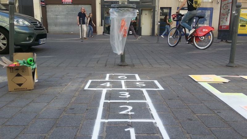 La ville de Lille installe des marelles pour inciter à utiliser les poubelles #4