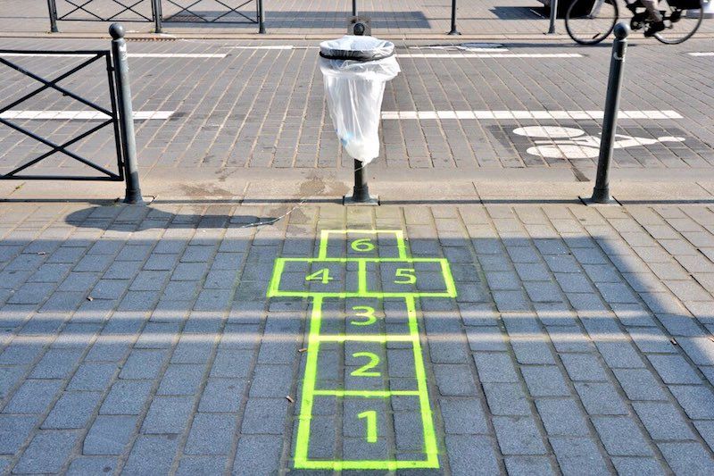 La ville de Lille installe des marelles pour inciter à utiliser les poubelles #2