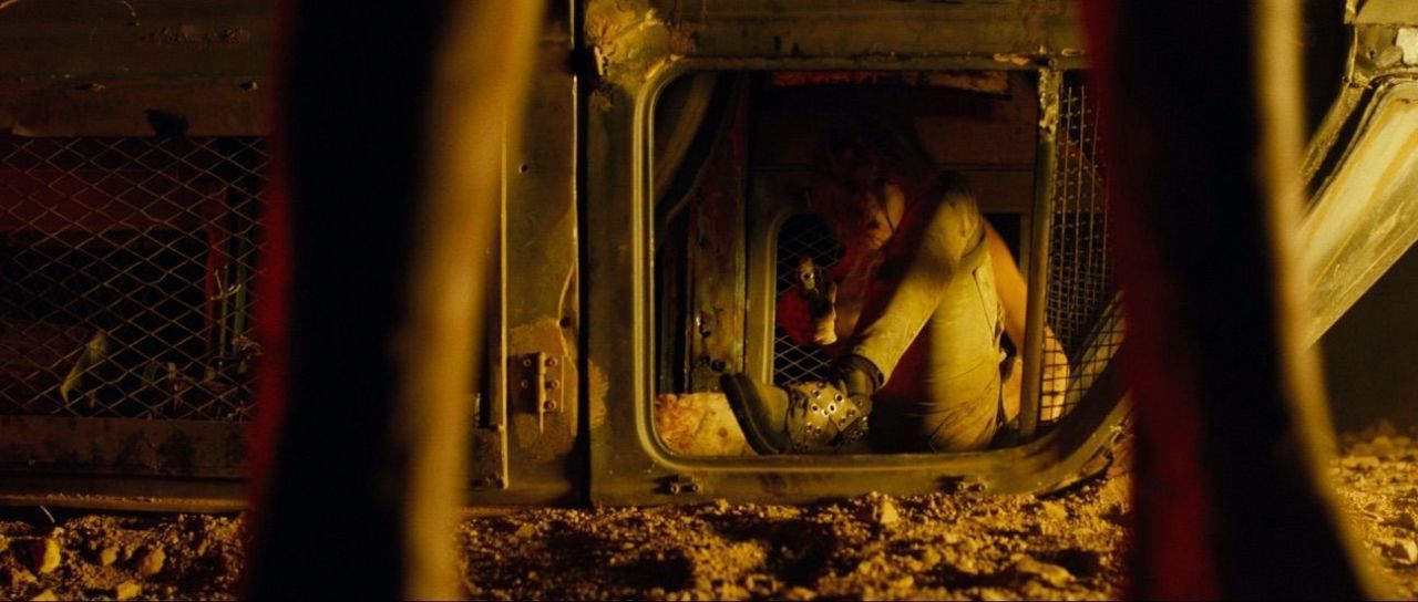 Critique Hostile : entre film de Zombies SF et Romance