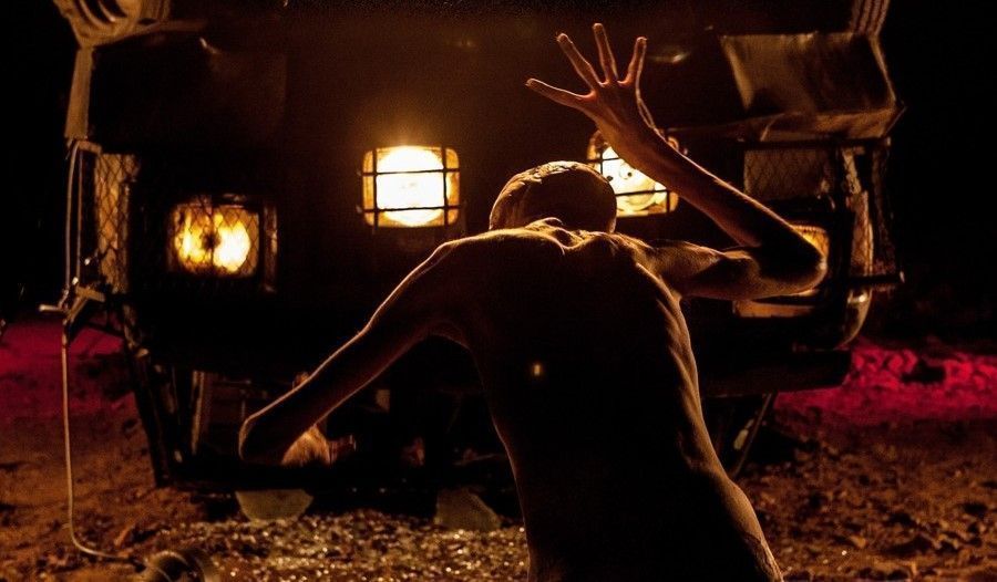 Critique Hostile : entre film de Zombies SF et Romance #2