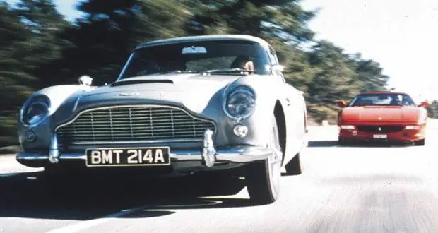 James Bond : Aston Martin va mettre en vente 25 voitures équipées de gadgets #2