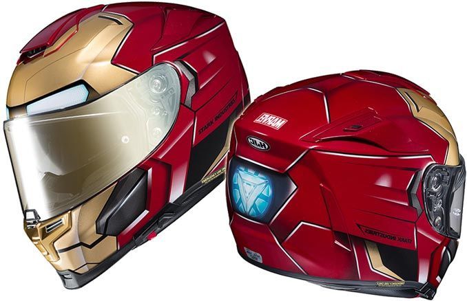 Des casques de moto aux couleurs des super-héros