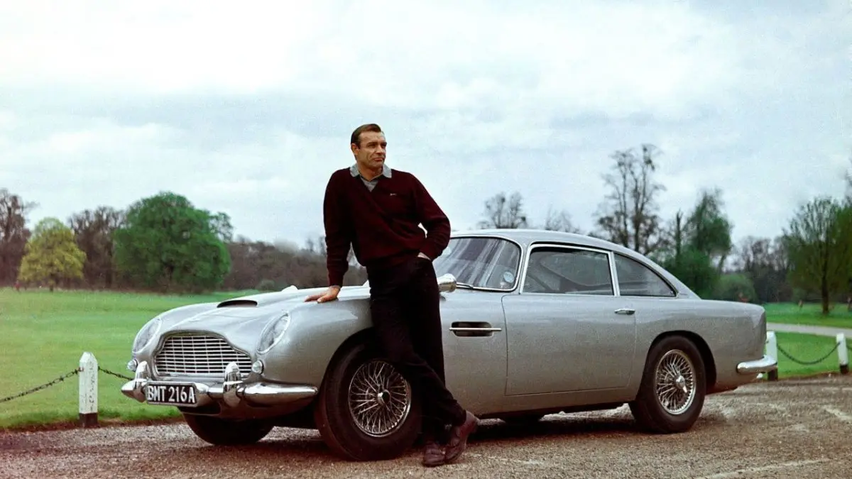 James Bond : Aston Martin va mettre en vente 25 voitures équipées de gadgets