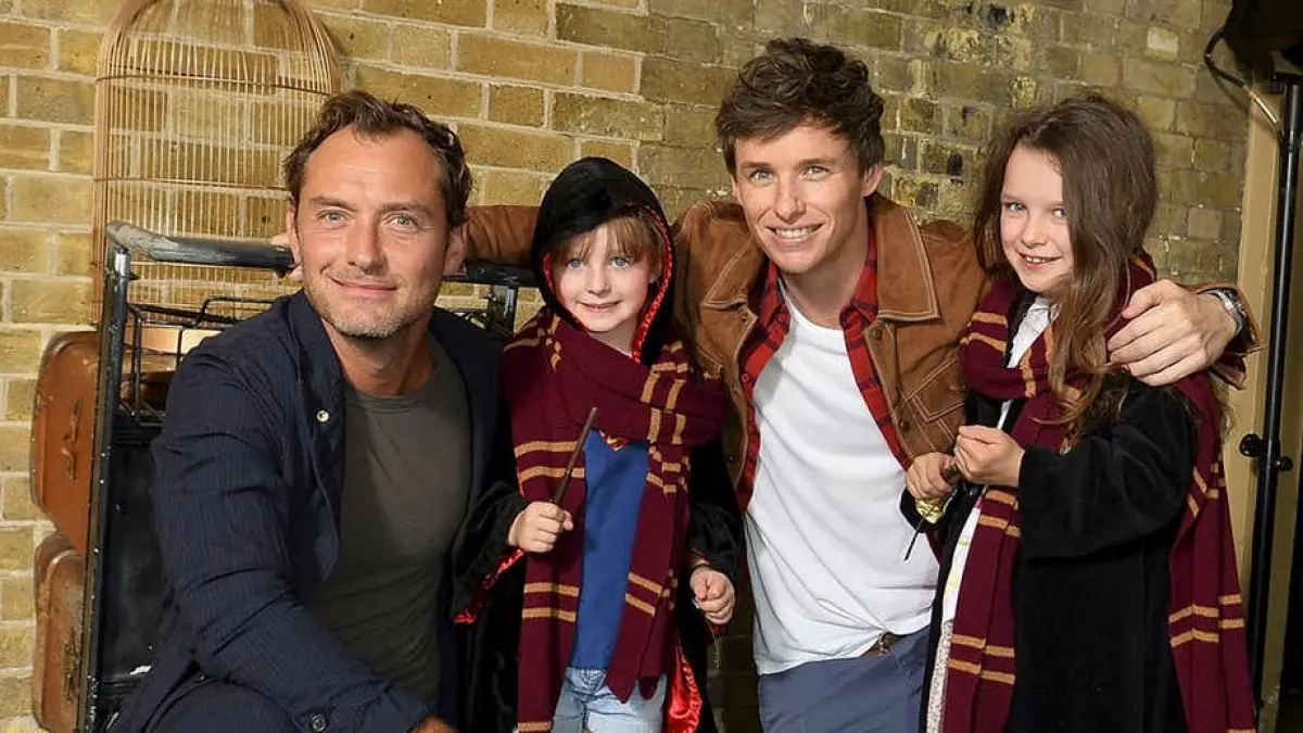 Retour à Poudlard : Jude Law et Eddie Redmayne font une surprise aux fans de Harry Potter à Londres