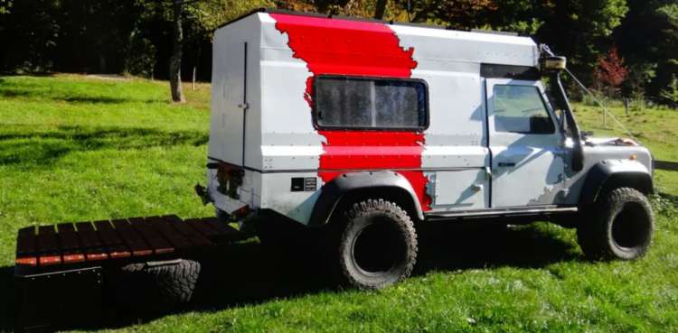 Un Land Rover Defender transformé en camping-car tout-terrain #7