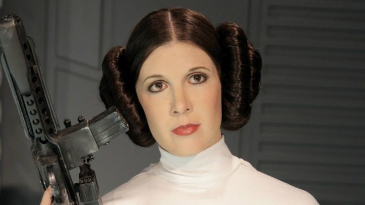Mark Hammil salue un street-art en hommage à Carrie Fisher à Paris