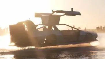 Retour vers le futur : il fabrique une DeLorean volante
