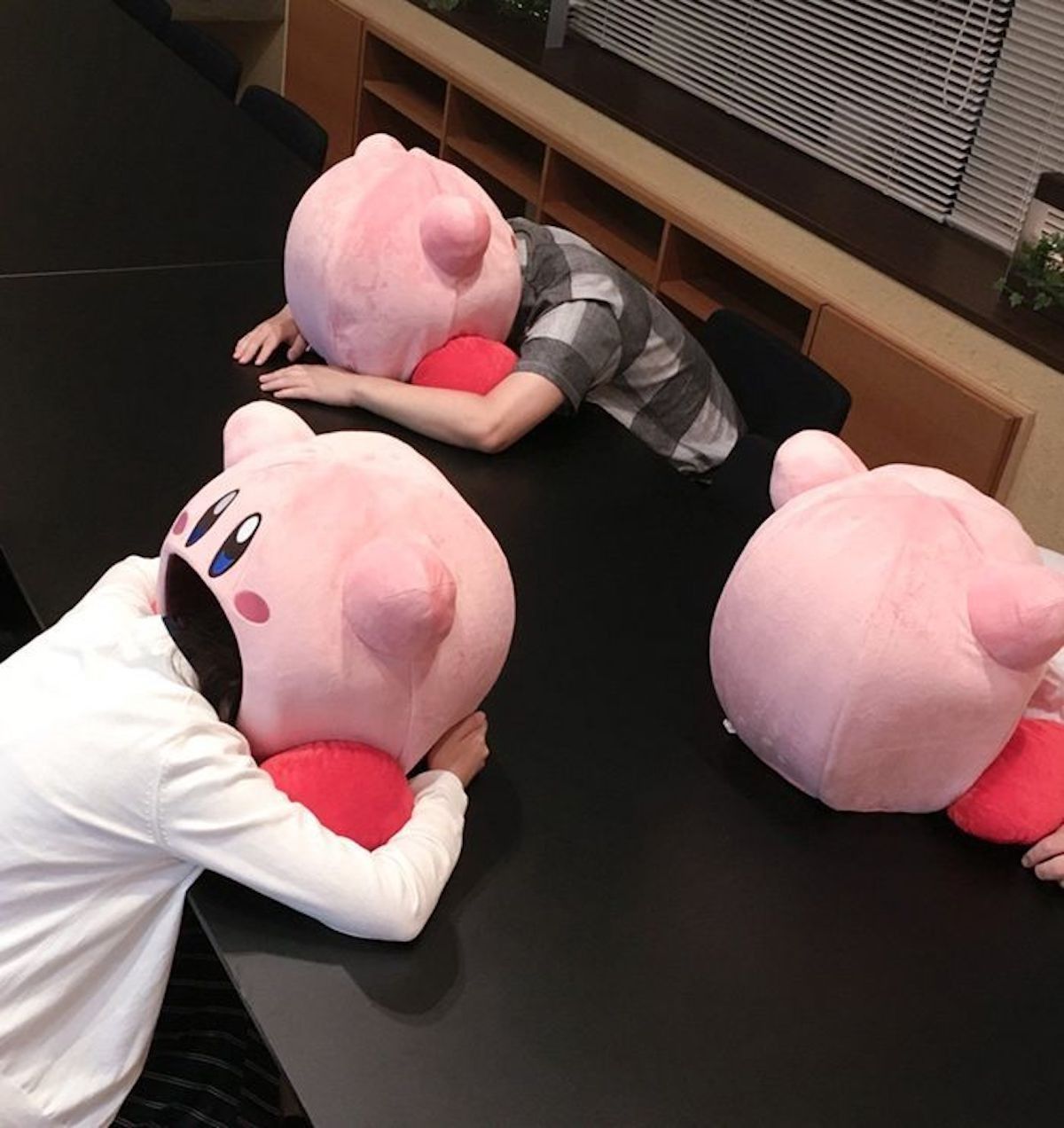 Ce coussin donne l’impression de s’être fait aspiré par Kirby #2