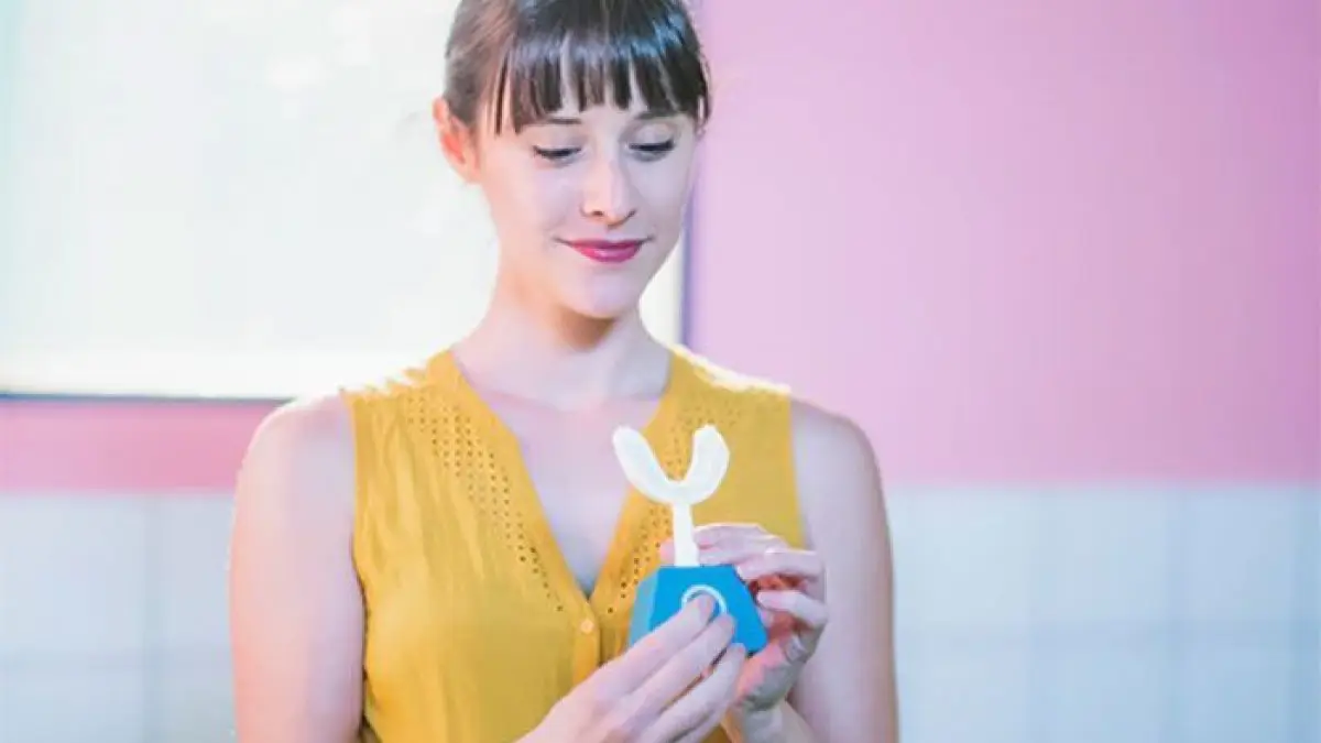 Y-Brush permet de vous brosser les dents en 10 secondes