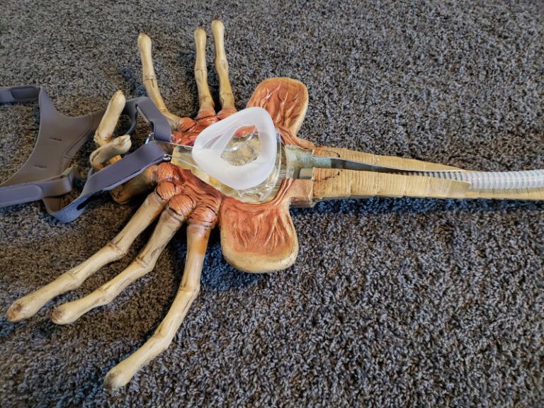 Alien : il transforme son masque respiratoire en Facehugger #6