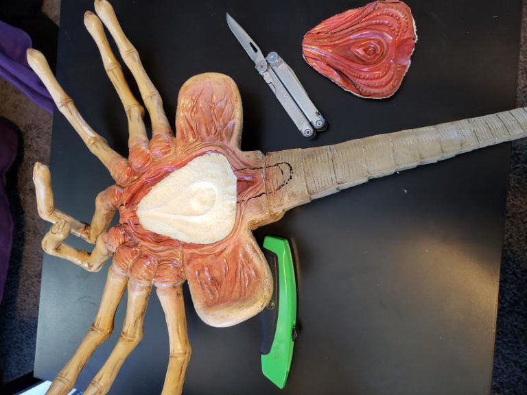 Alien : il transforme son masque respiratoire en Facehugger #3