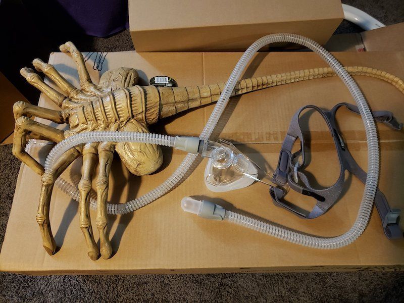 Alien : il transforme son masque respiratoire en Facehugger #2