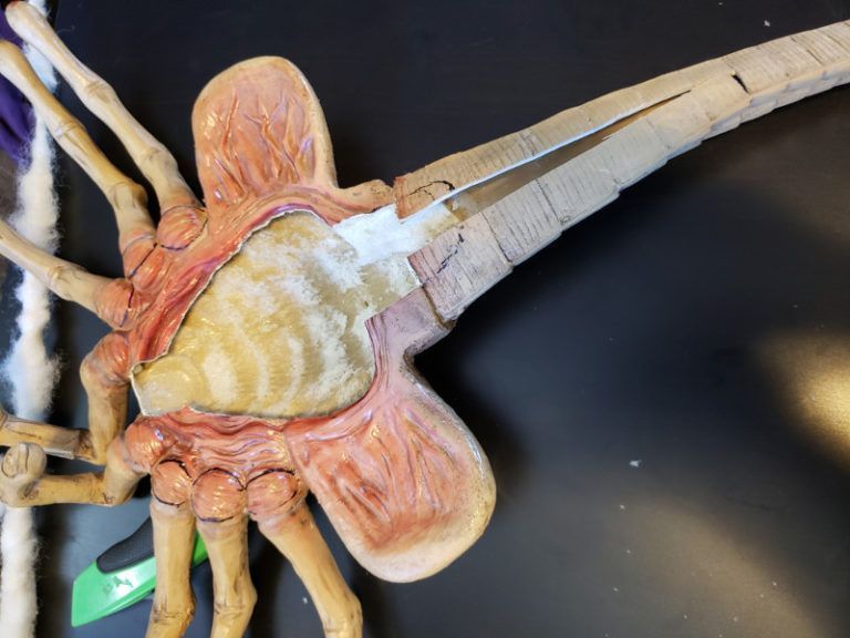 Alien : il transforme son masque respiratoire en Facehugger #4