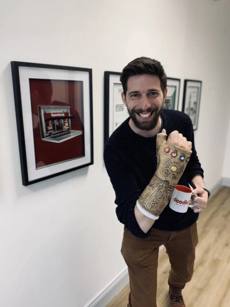 Avengers Endgame : il transforme son plâtre en Gant de l’Infini #7